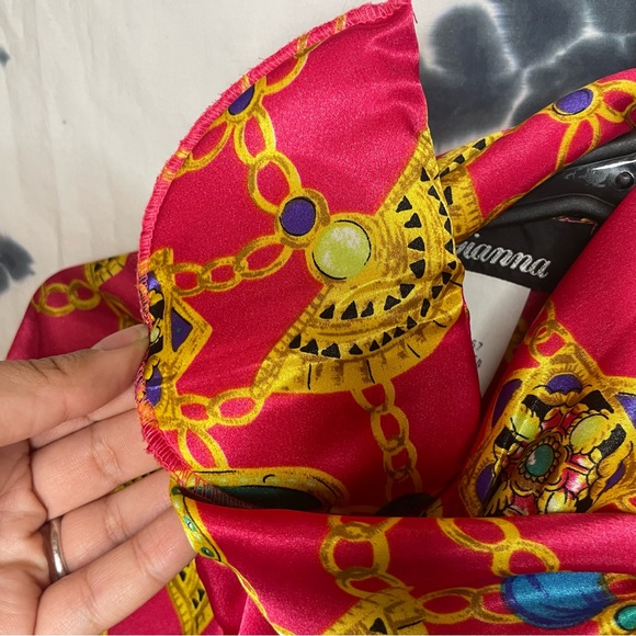 Vintage Gianna Gold Charm/Chain Pattern Mock Turtle Blouse - Picture 6 of 7